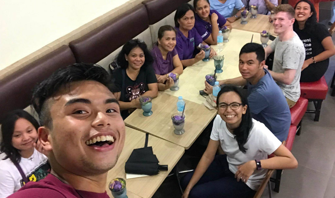 Suarez poses with the PlasTech Ventures team and their nanay partners.