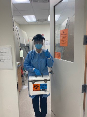 Kathryn Kundrod ’15 at work in the COVID-19 lab at Rice University.