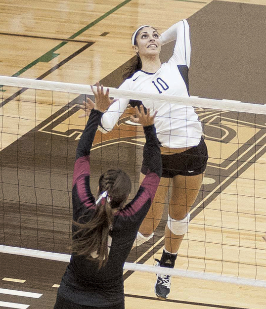 Kaylynn Genemaras ’15 plays volleyball