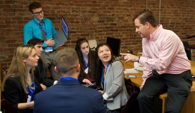 Paul Martino talks with students at LehighSiliconValley