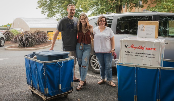 Bailey Flanagan ’25 and her parents