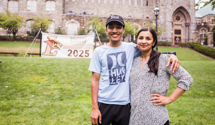 Luqmaan Shaikh ’25 and his mother Shehnaaz