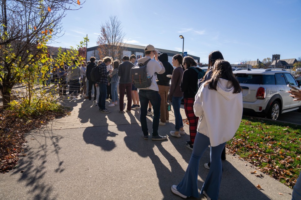 Students vote in the 2022 midterm elections