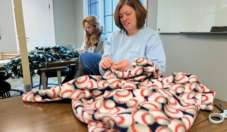 making fleece blankets