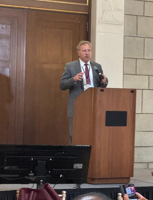 Rene Haak speaking
