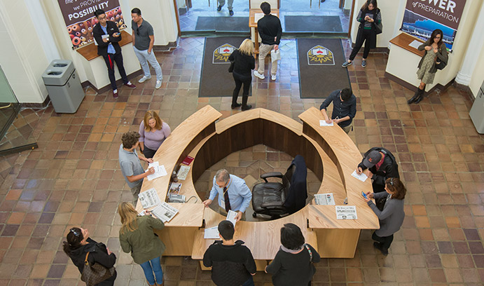 Lehigh-UniversityAlumni-Desk